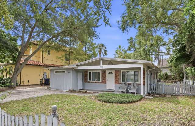Great 3BR/2BA South Tampa home with Large fenced yard. Gallery 3