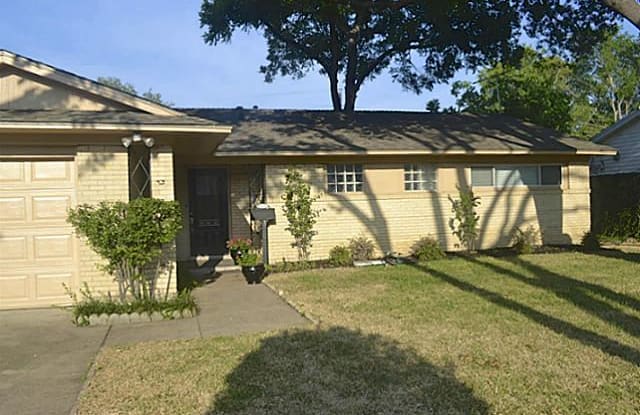 13450 Mount Castle Drive - 13450 Mount Castle, Farmers Branch, TX 75234