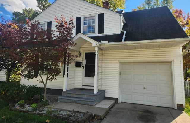 Charming 3-Bedroom Property in Prime Location - 19508 Lanbury Avenue, Warrensville Heights, OH 44122