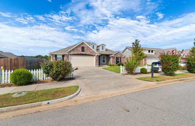 Luxurious Comfort: Fully Furnished 3 Bed, 2 Bath Brick Home in Fort Smith Gallery 4