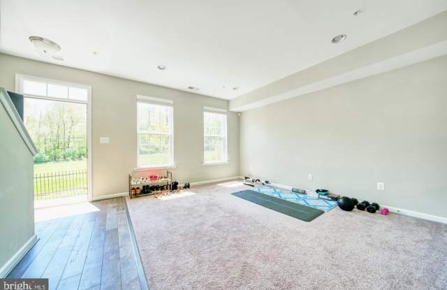 18318 WOODHOUSE Lane Gallery 3