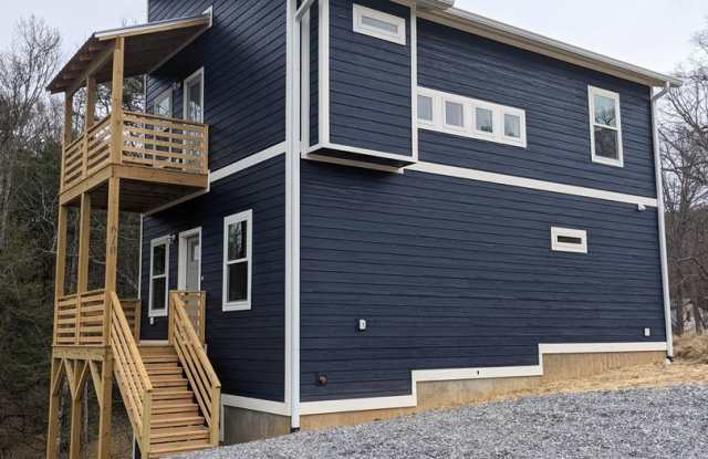 Swannanoa Rental Gallery 3