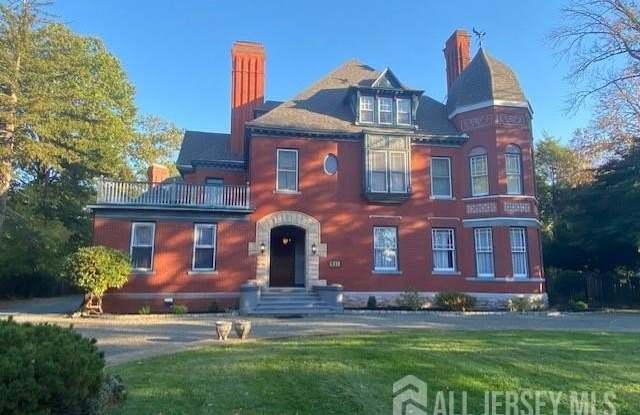 527-533 W 8th Street photos photos