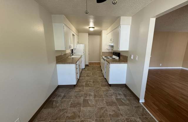 1 Bed • 1 Bath Upstairs Unit Gallery 1