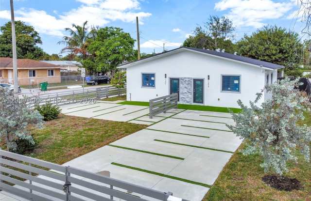 1397 NW 40th St Gallery 1