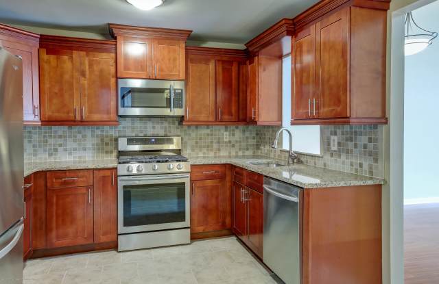 92 Tulip Lane - 92 Tulip Lane, West Freehold, NJ 07728