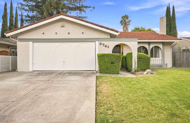 Beautifully Updated 4 Bed 2 Bath Home photos photos