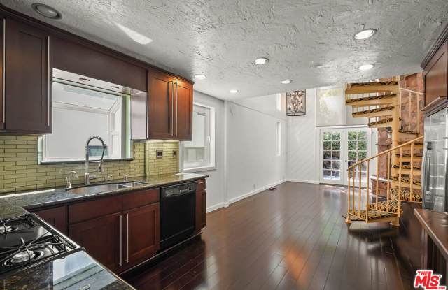 1665 North Beverly Glen Boulevard Gallery 1