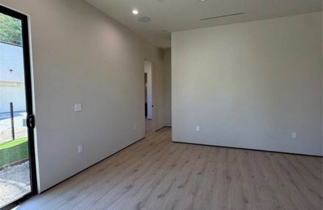 13720 Collins Street Gallery 4