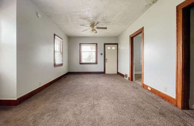 For Rent: 1317 W Memorial Dr! Pet Friendly 2 Bedroom 1 Bath in the heart of Downtown Muncie! photos photos