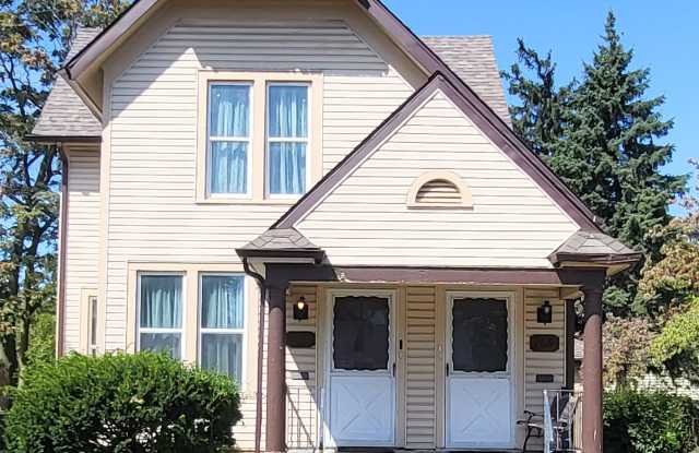 1005 1/2 Rivermet Avenue photos photos