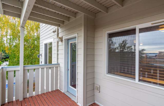 2 Bedroom Pet Friendly Condo Gallery 4