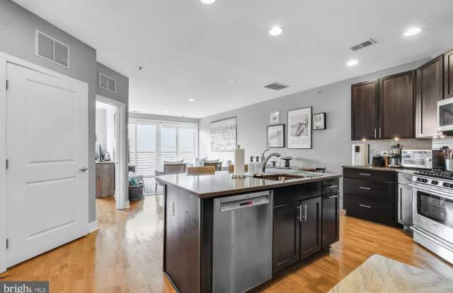 600 S 24TH STREET - 600 South 24th Street, Philadelphia, PA 19146