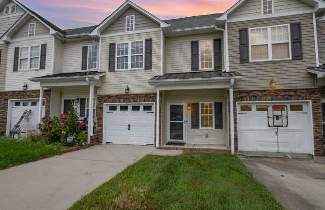 Spacious 2-Story Townhome with Finished Basement in Clemmons – 2,264 Sq Ft! photos photos