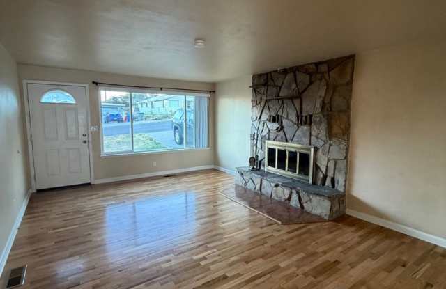 3 Bedroom House in Quiet Neighborhood Gallery 3