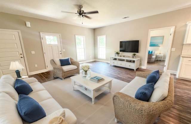 214 Silverthorn Dr photos photos