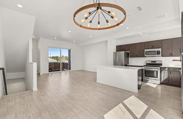 Recently Built Townhome in Hot Midtown! Gallery 1