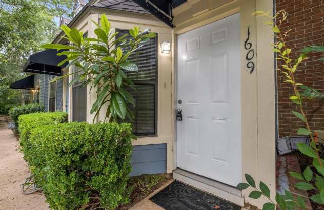 1609 S Gadsden Street Gallery 1