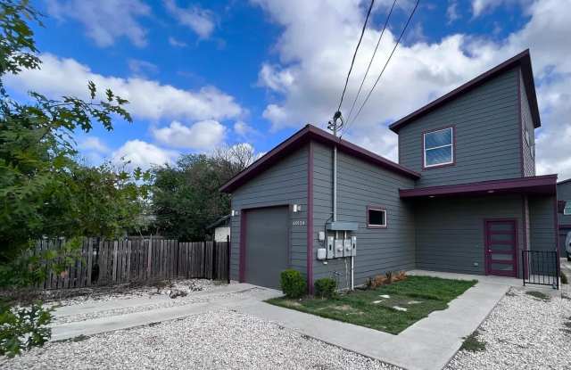 Elegant Modern Freestanding Condo with Private Yard in Vibrant Central Austin photos photos