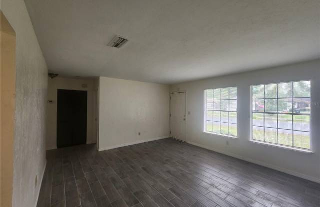 5817 NW 23 Terrace Gallery 4