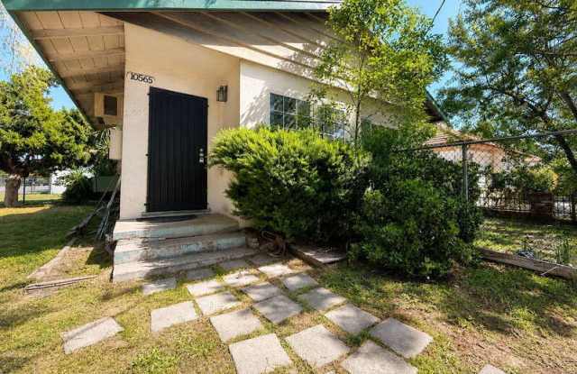 10565 Camarillo St photos photos