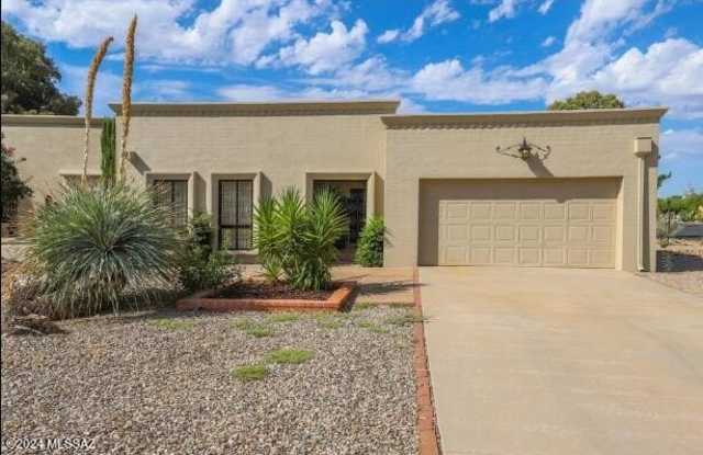 2791 W Casas Circle - 2791 West Casas Circle, Casas Adobes, AZ 85742