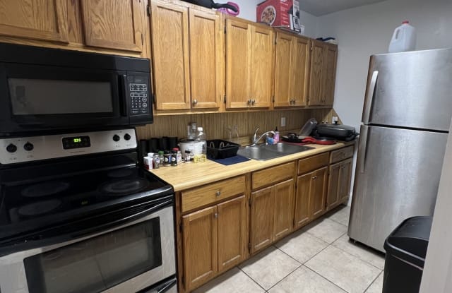 1218 W Market St Apt H - 1218 West Market Street, Greensboro, NC 27403