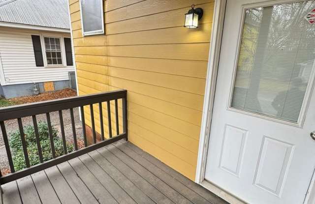 4 Bedroom Downtown Beauty! Gallery 3