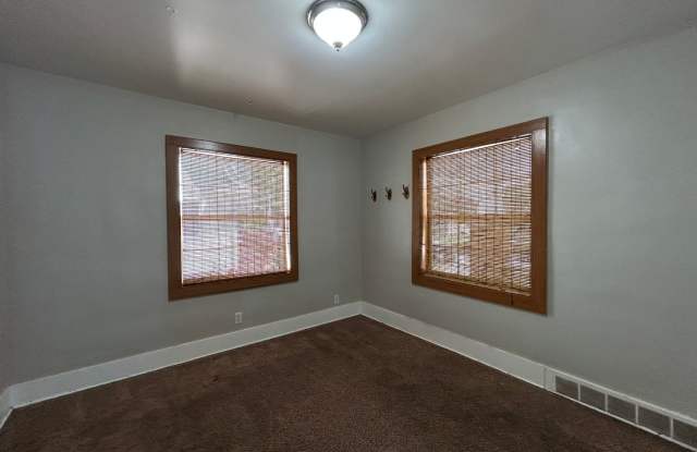 Charming 2-Bedroom, 1-Bathroom Home with Garage  Basement – 1717 Roys Ave, Elkhart, IN – $1,100/Month photos photos