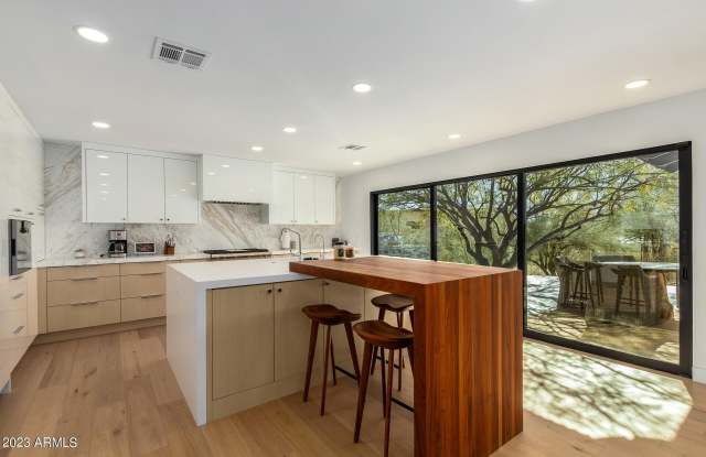 5222 N SADDLE ROCK Drive Gallery 2