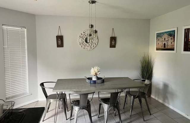 Rooms for Rent in 3 Bedroom Home in San Antonio photos photos