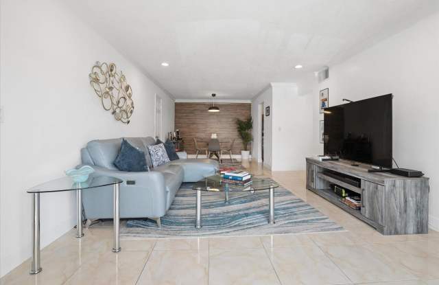 6287 BAY CLUB Drive Gallery 2