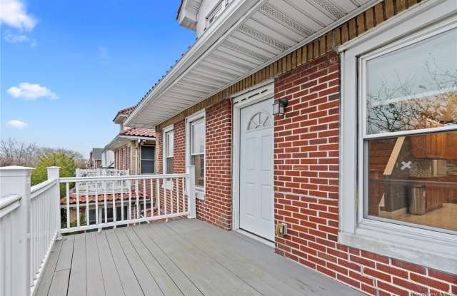 148 W Walnut Street - 148 West Walnut Street, Long Beach, NY 11561