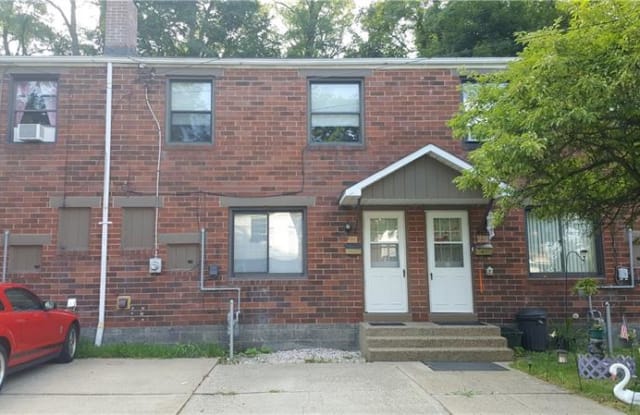 273 Oak Dr - 273 Oak Drive, Carnot-Moon, PA 15108
