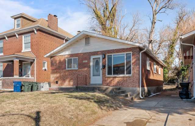 Charming 3-Bedroom, 1.5-Bath Single-Family Home photos photos