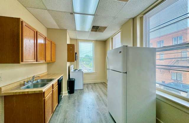 Downtown South Hill Apartment Gallery 4