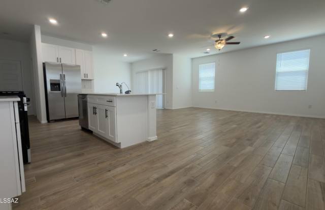 10473 W Rutherford Lane Gallery 2