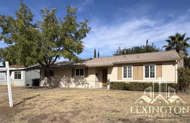 1320 Shadowglen Road photos photos