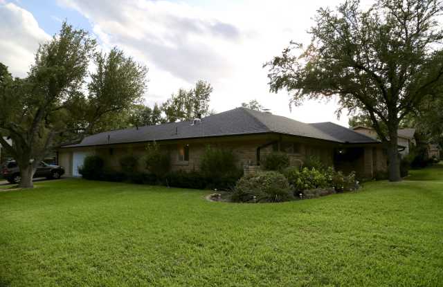 7282 Madeira Dr Gallery 2