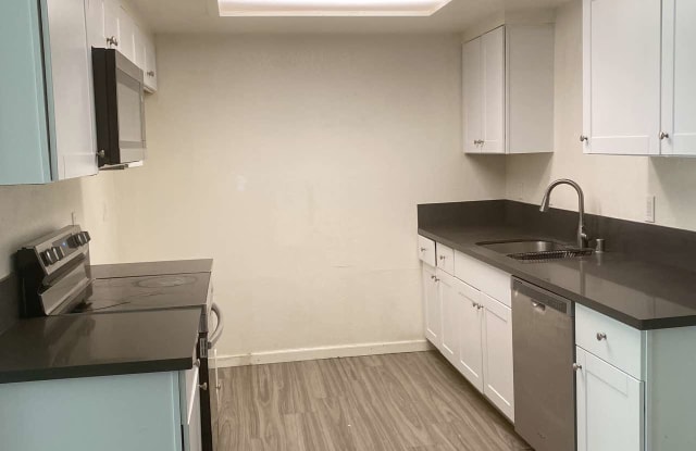 1366 East Oak Avenue - A photos photos