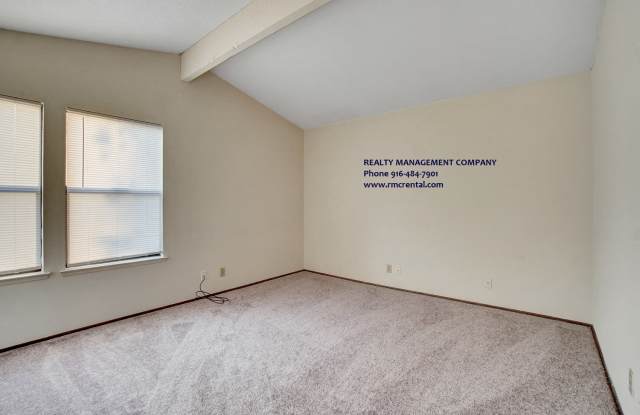 8309 Crossoak Way Gallery 4