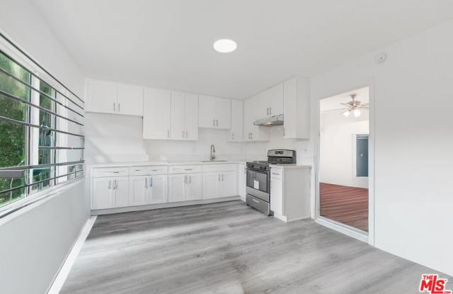 1031 W 57th St photos photos