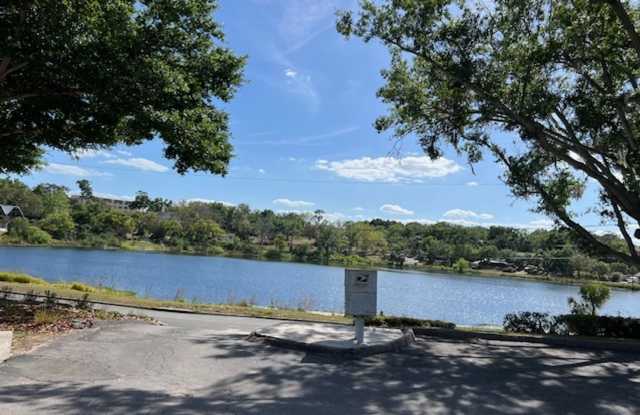 Sunnyside Lakeview 2br/2ba Apartment Gallery 4