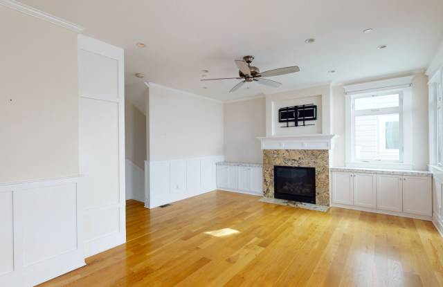 Bright and Spacious 4 Bed plus Bonus Room Coronado Townhome photos photos
