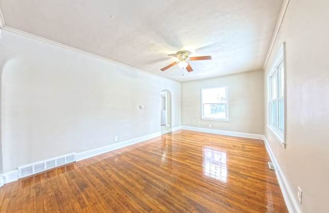 Adorable 2 Bedroom 1 Bath Home Gallery 3