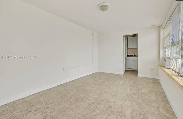 7885 Crespi Blvd Gallery 3