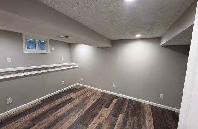 308 W. 6th St. - A Gallery 4