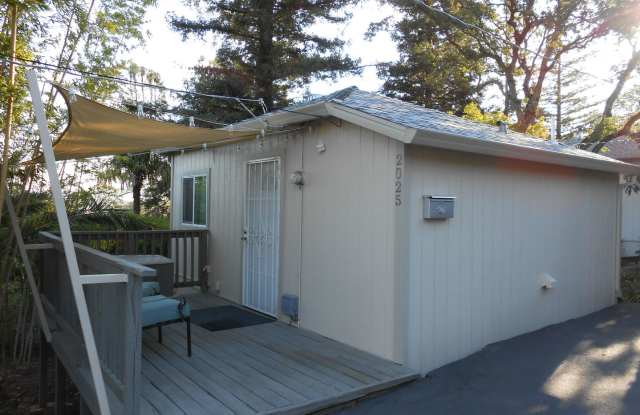 Furnished Studio  - AVAILABLE FOR MOVE IN! Gallery 1
