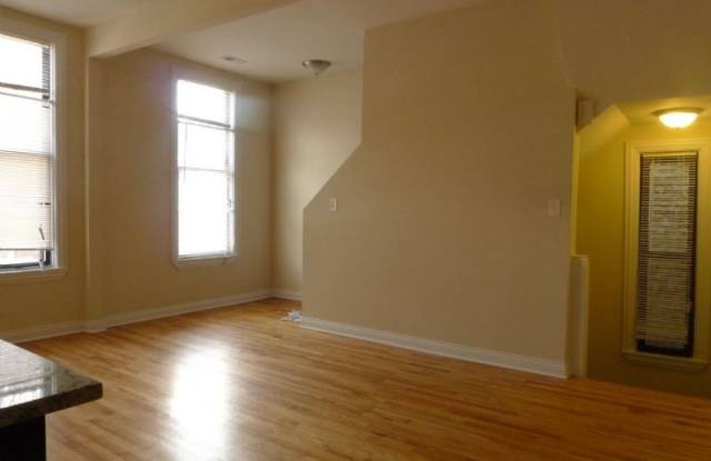 3656 N Marshfield Ave # 3656-Ch2 Gallery 3