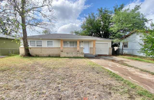 3 bed 1 bath 1 car garage now available Gallery 1